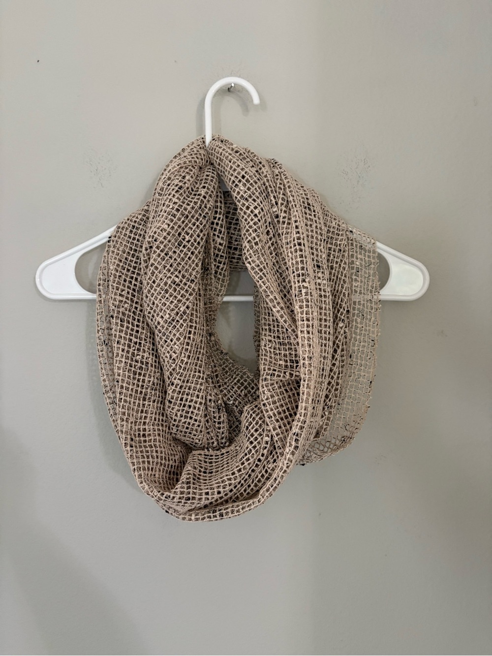 D&Y Mesh Infinity Scarf Neutral Beige Knit Open Weave Loop Circle Wrap O/S